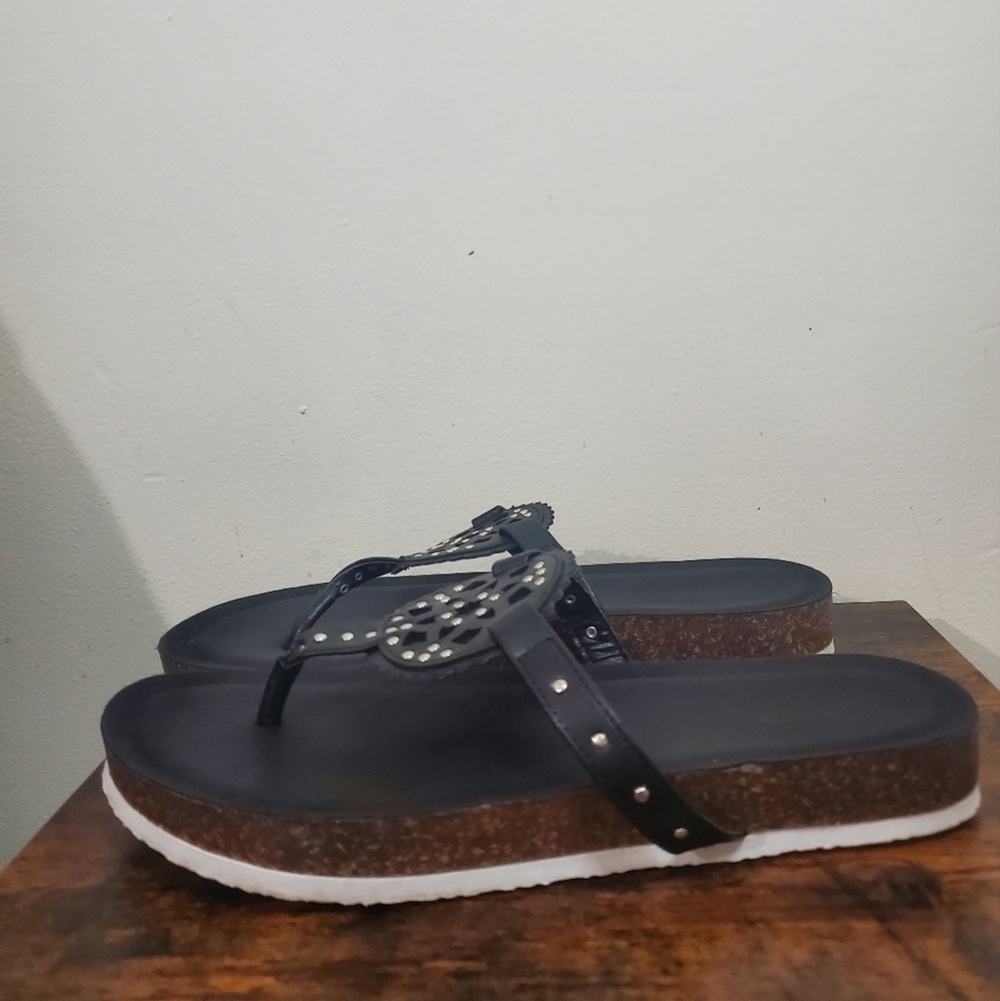 Torrid Medallion Slide Size 9.5 Extra Wide Width Black - Picture 9 of 12